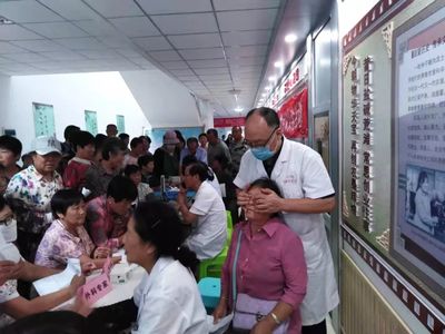 義診服務(wù)暖人心 專家走進(jìn)社區(qū)，健康咨詢零距離
